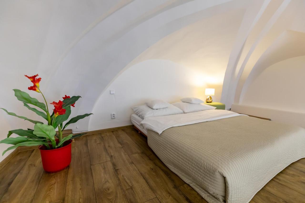 Palac Daun - Studio Apartments Znojmo Dış mekan fotoğraf