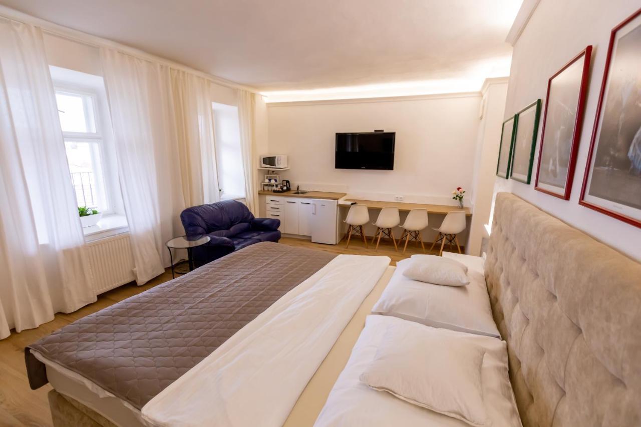 Palac Daun - Studio Apartments Znojmo Dış mekan fotoğraf