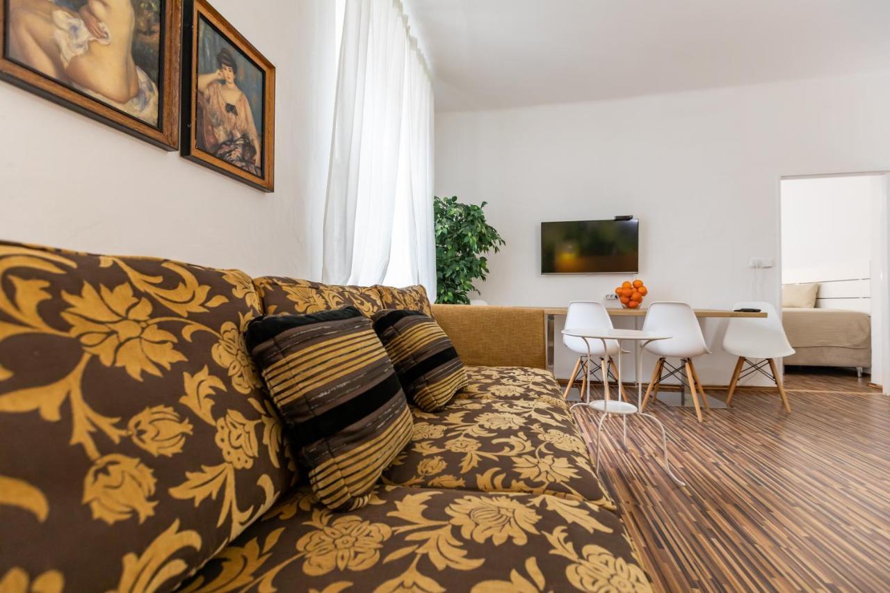 Palac Daun - Studio Apartments Znojmo Dış mekan fotoğraf