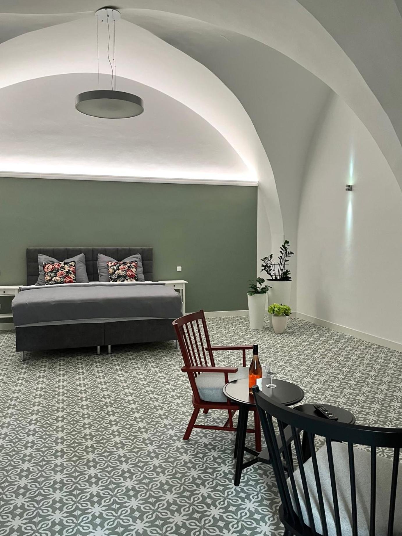 Palac Daun - Studio Apartments Znojmo Dış mekan fotoğraf