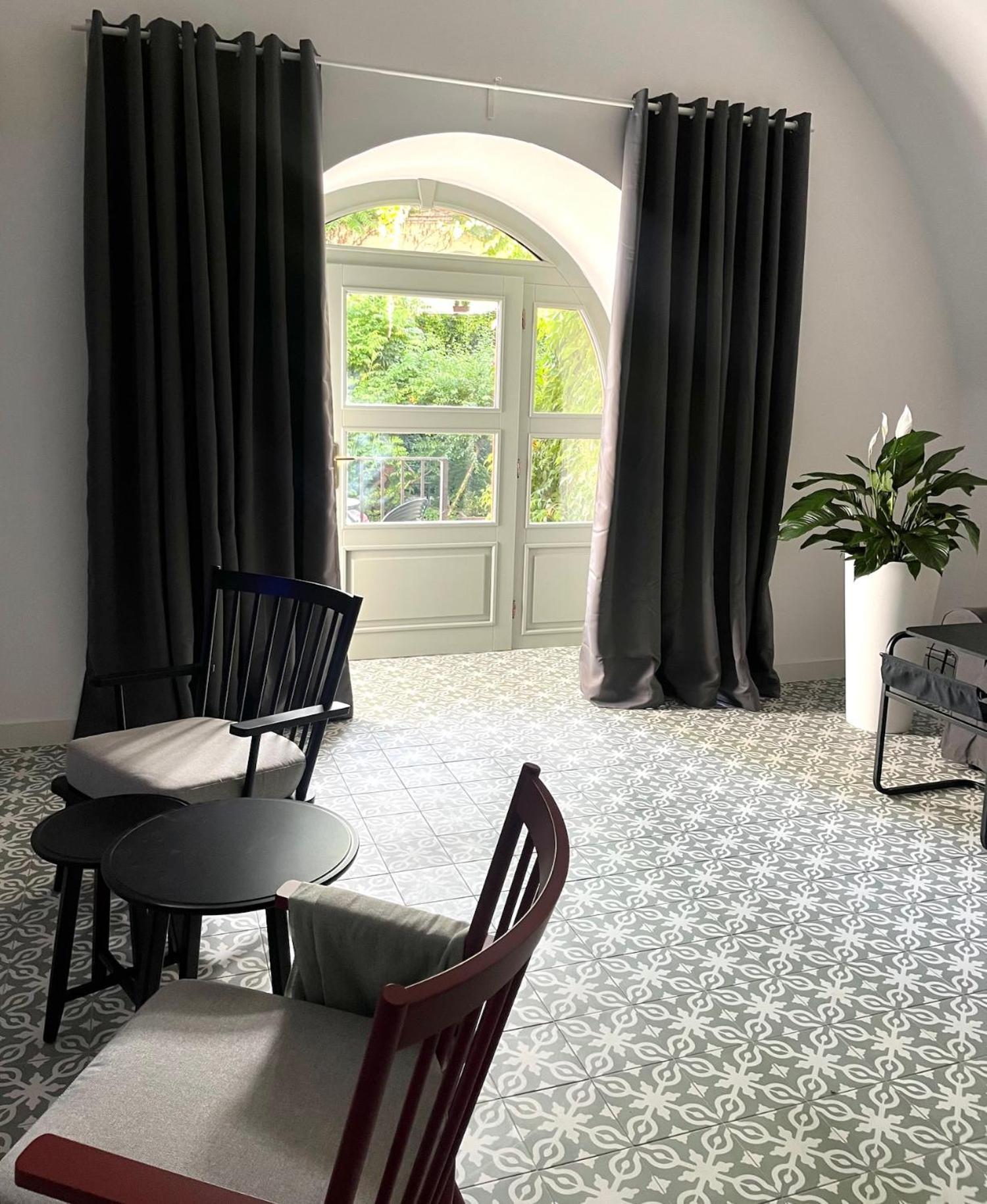 Palac Daun - Studio Apartments Znojmo Dış mekan fotoğraf